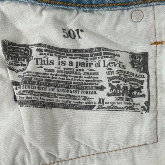 Levi's 501 Button Fly Distressed Jean Shorts W27 Light Wash Cut Offs Women's - Picture 11 of 12